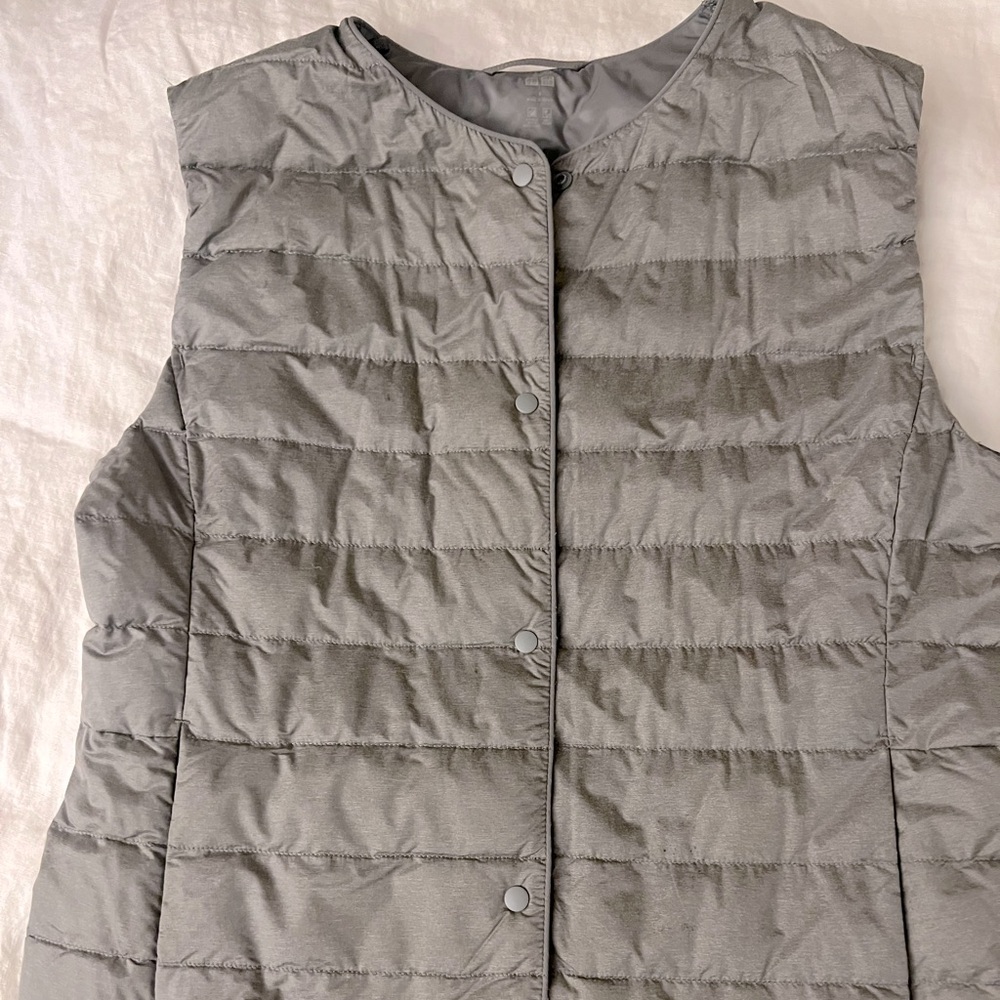 Uniqlo grey/silver vest
Size S